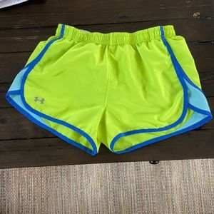 Under armor semi fitted athletic shorts